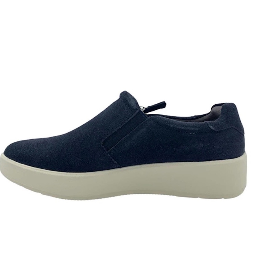 Collection by Clarks Layton Step navy slip-ons sneakers size 7.5  NEW - Picture 2 of 7
